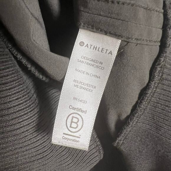 Athleta Zephyr Short Sleeve Tee in Arbor Olive Green Size Small - Picture 8 of 8